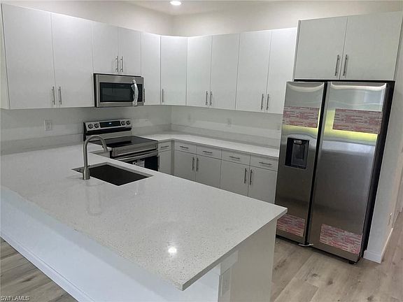 5th image of 641 Ladd St #641