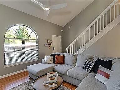 3rd image of 220 Ellemoor Ln