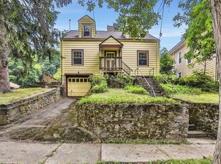 25 Woodlawn Ave, Poughkeepsie, NY 12601