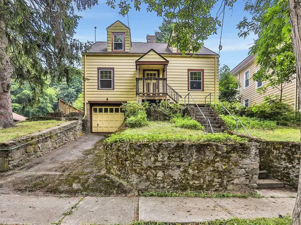 25 WOODLAWN Avenue, Poughkeepsie, NY 12601