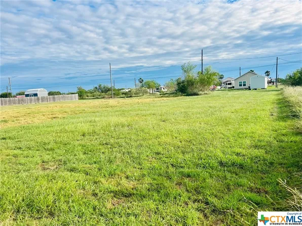 7 & 8 W Oakland Ave, Seadrift, TX 77983