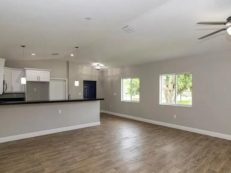 1138 NW 1st Ave — Photo 3