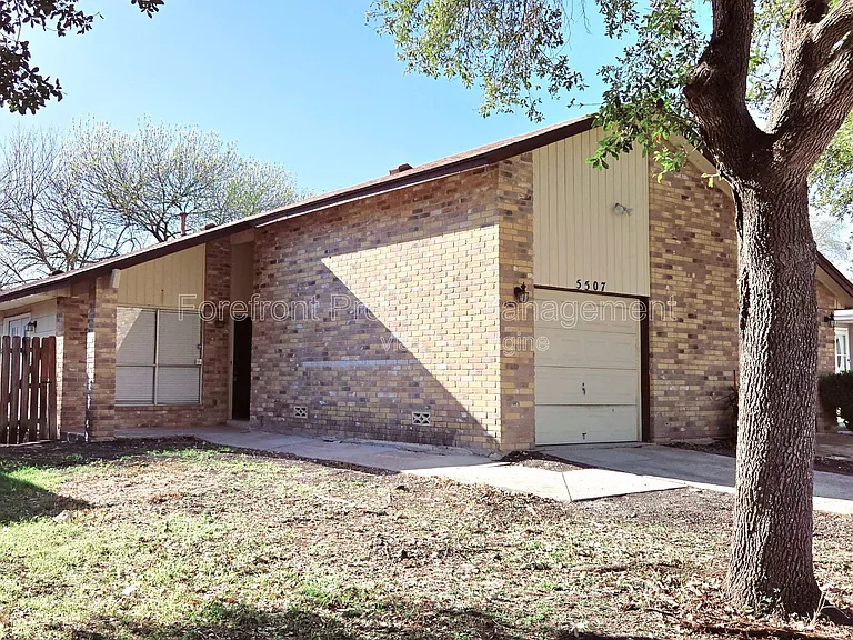 5507 Roanwood — Photo 2
