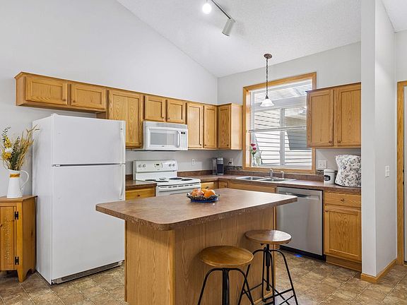 5th image of 601 35th St W