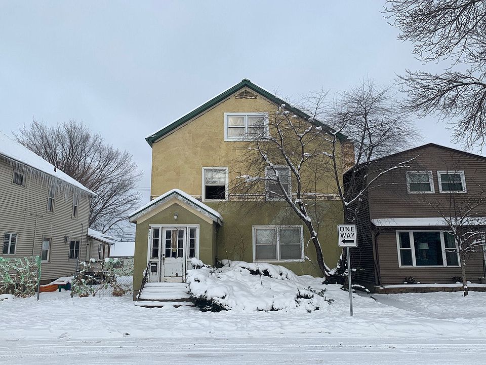 1st image of 121 1st St S