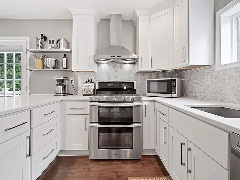 2410 S Dakota Ave NE — Photo 20