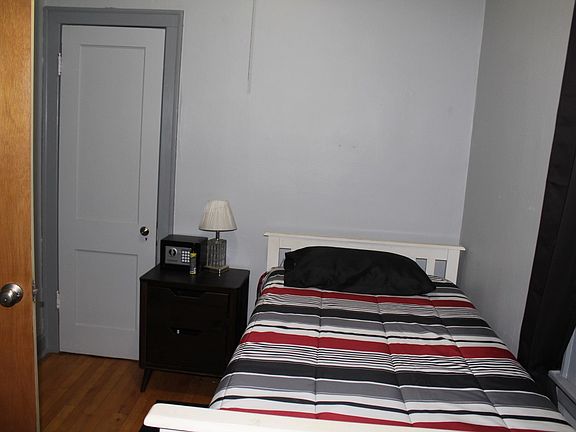 5th image of 8133 S Escanaba Ave #A