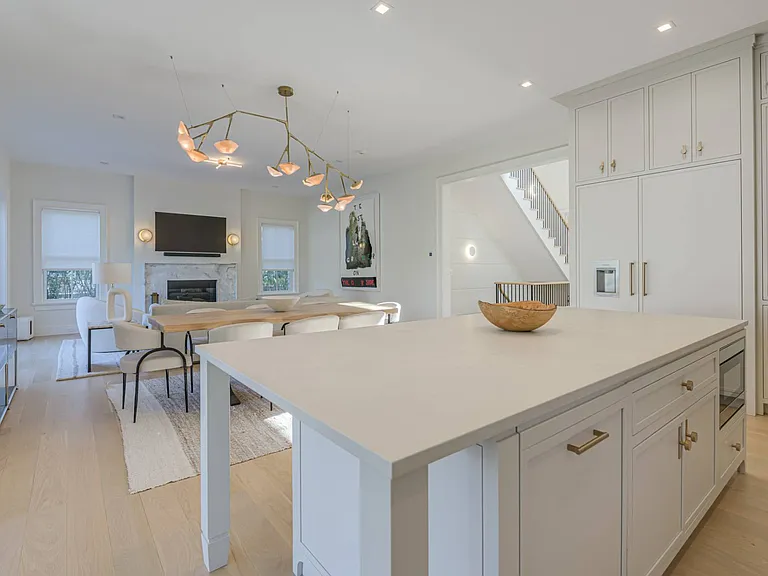 187 Meeting House Ln — Photo 12
