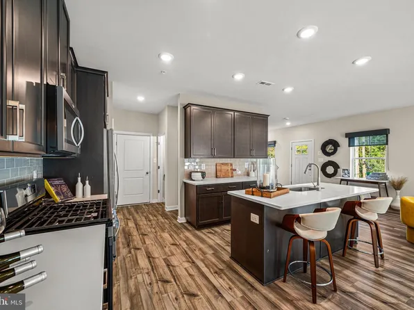 1 Four Leaf Dr, Downingtown, PA 19335