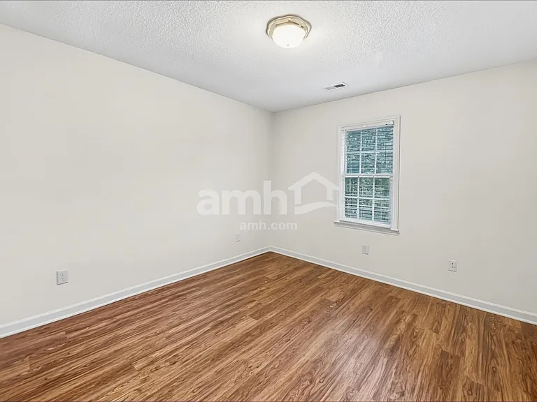 946 George Place Dr — Photo 14