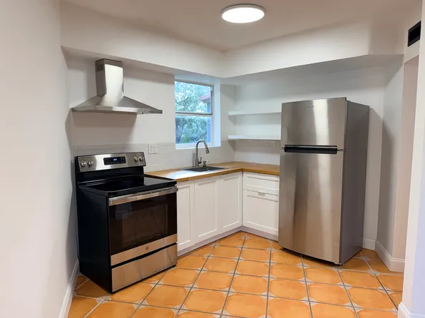 18558 NE 18th Ave APT 204, Miami, FL 33179