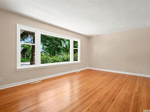 4th image of 2928 Queen STREET