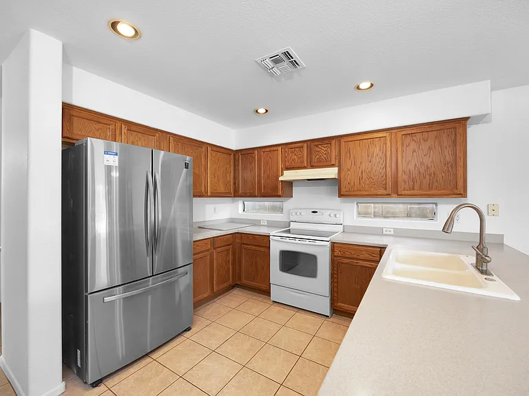 3309 E San Remo Ave — Photo 11