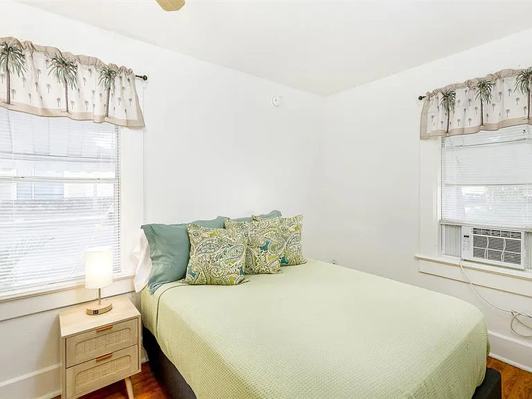 1043 7th Ave N #1 — Photo 11