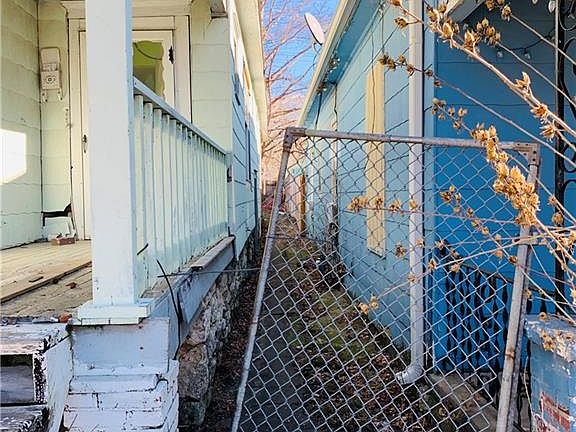 2nd image of 727 Spruce Ave