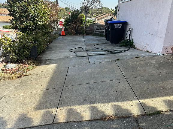 3rd image of 1014 E Graves Ave