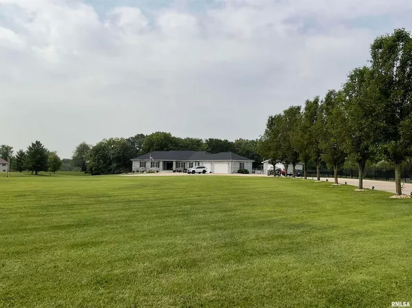 5942 E Houston Rd, Woodlawn, IL 62898