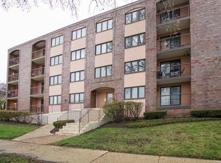 104 N Pine Ave APT 204, Arlington Heights, IL