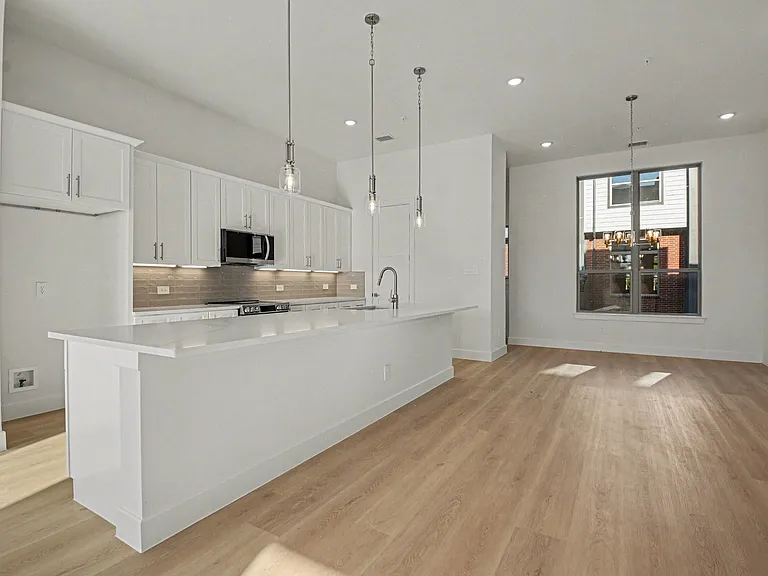 2524 Havenhurst St #102 — Photo 12