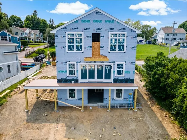 92 King Philip Ave, Bristol, RI 02809