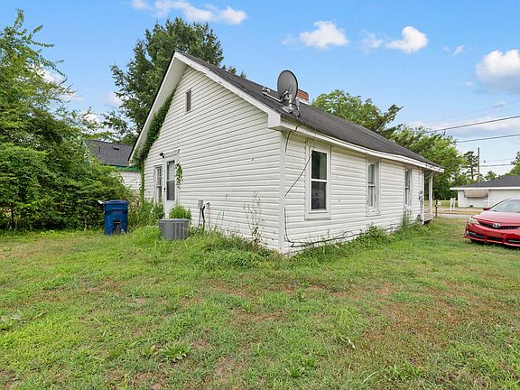 3rd image of 907 Blount St