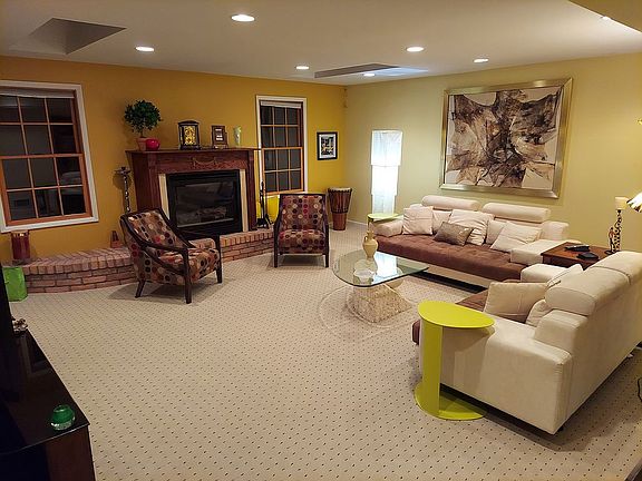 5th image of 2376 Renfrew Ave
