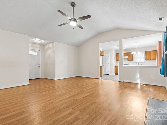 4th image of 2018 Arlington Ave