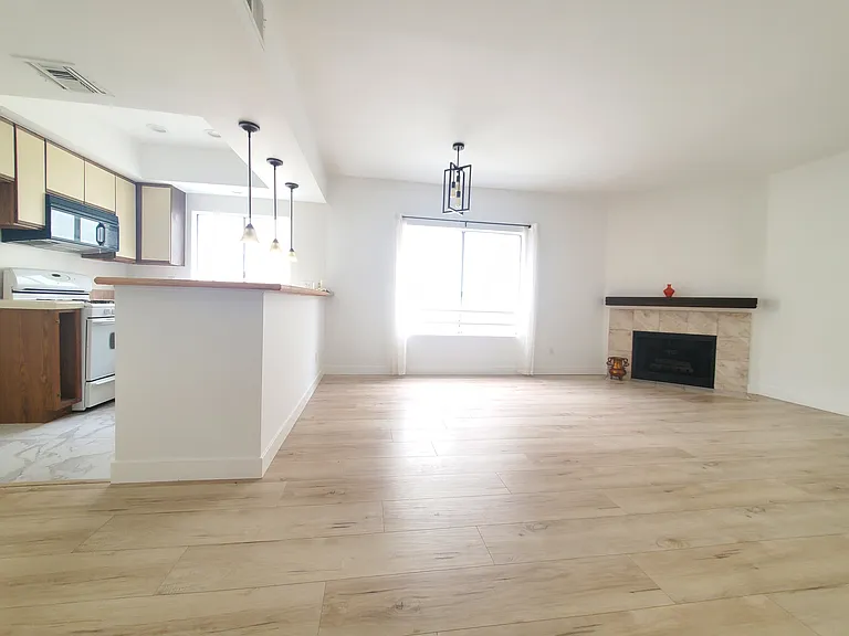 1546 Amherst Ave #302 — Photo 5