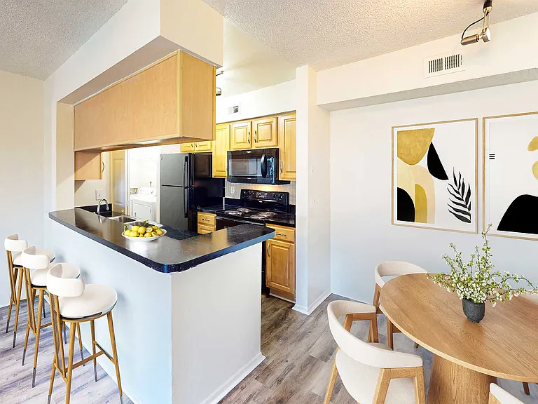 Lakewood Place — Photo 6