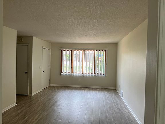3rd image of 94 Meadow Cir S
