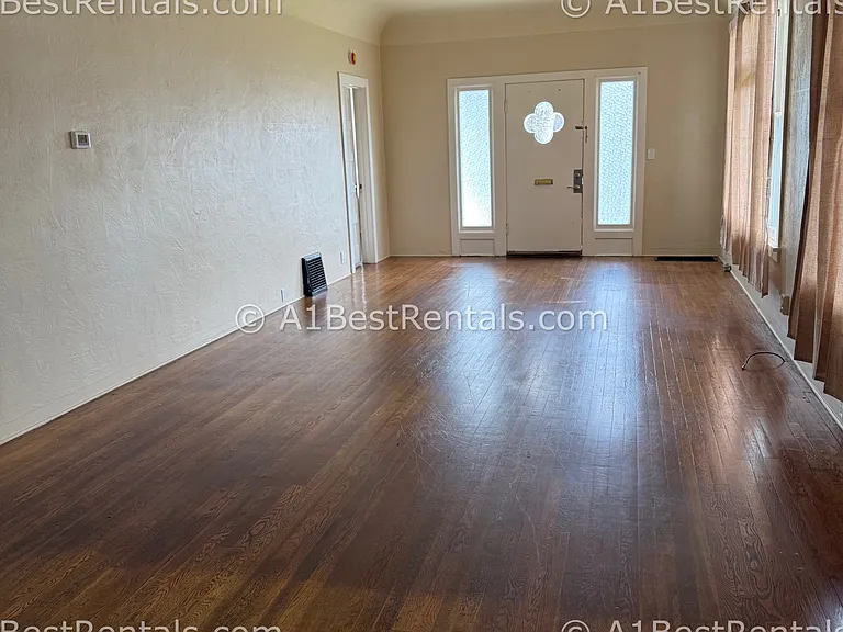 107 Hackberry Ave — Photo 5