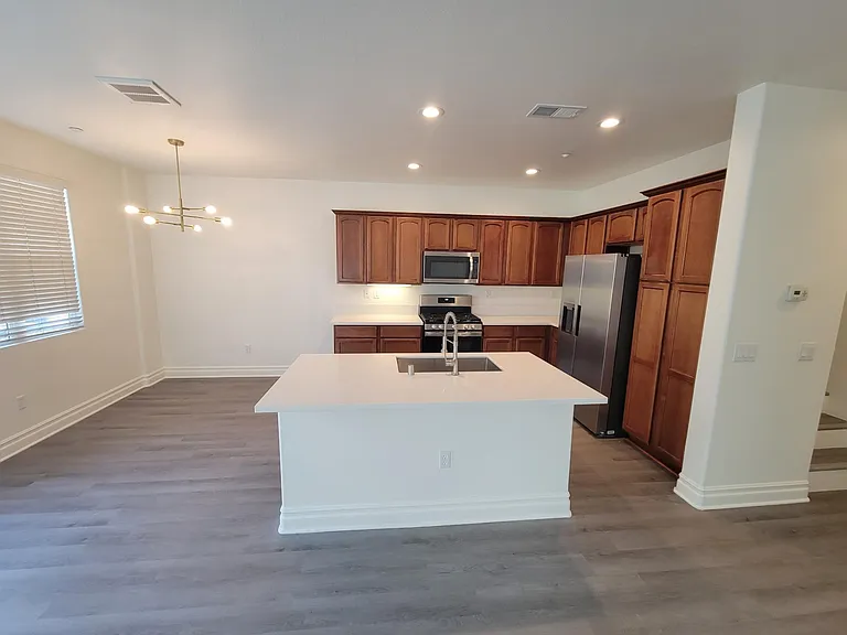 305 Island Way #2 — Photo 4