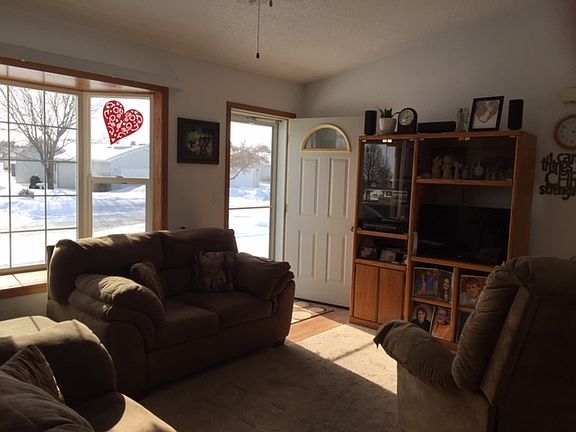 2nd image of 2922 Lakeview Dr