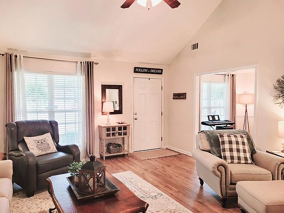 5th image of 1009 Mansford Ln