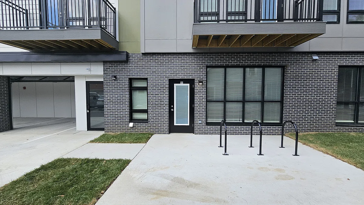 Building Photo - 416 E Cottage Grove Ave #101