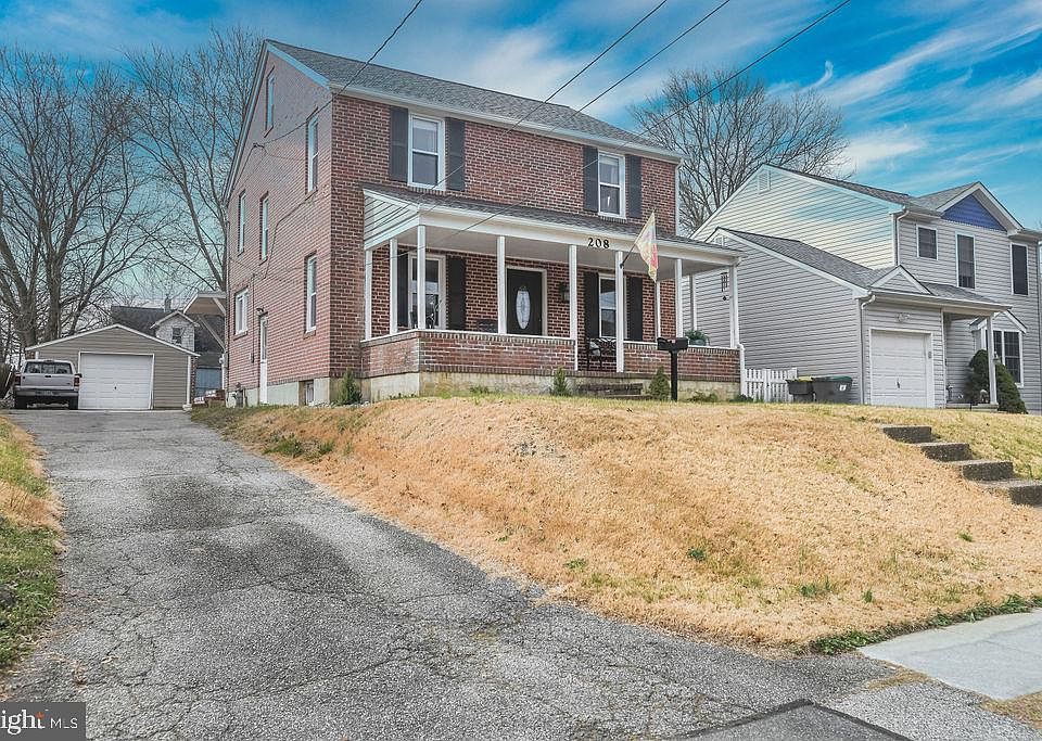 1st image of 208 W Reamer Ave