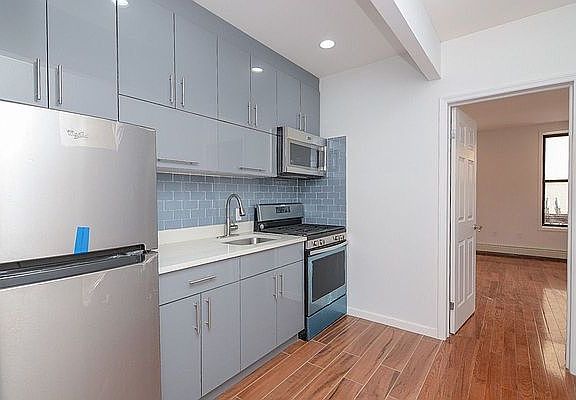 3rd image of 739 Franklin Ave #5