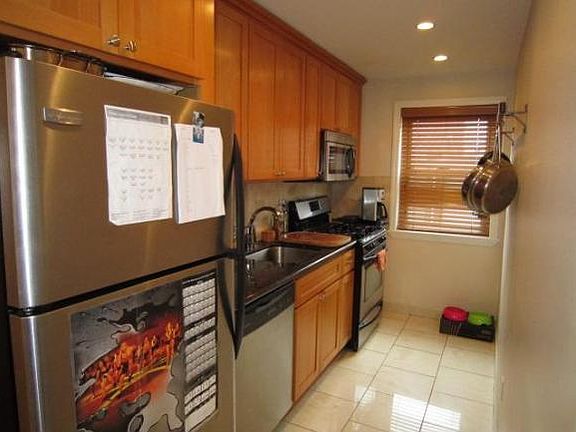3rd image of 1571 Independence Ave #1B