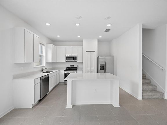 5th image of 3091 Chromatic St