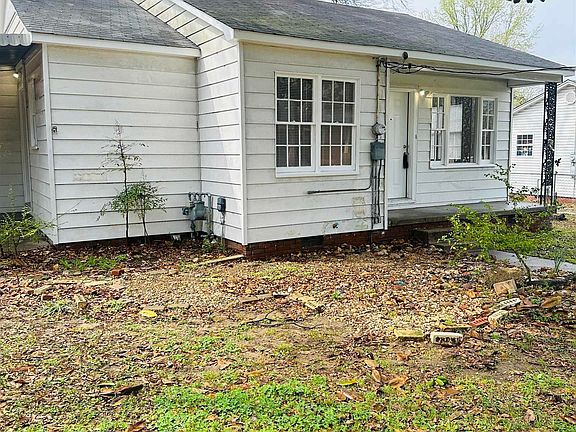 3rd image of 630 Hoover St