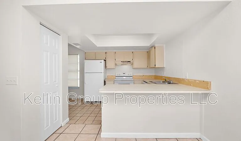303 Regal Park Dr — Photo 9