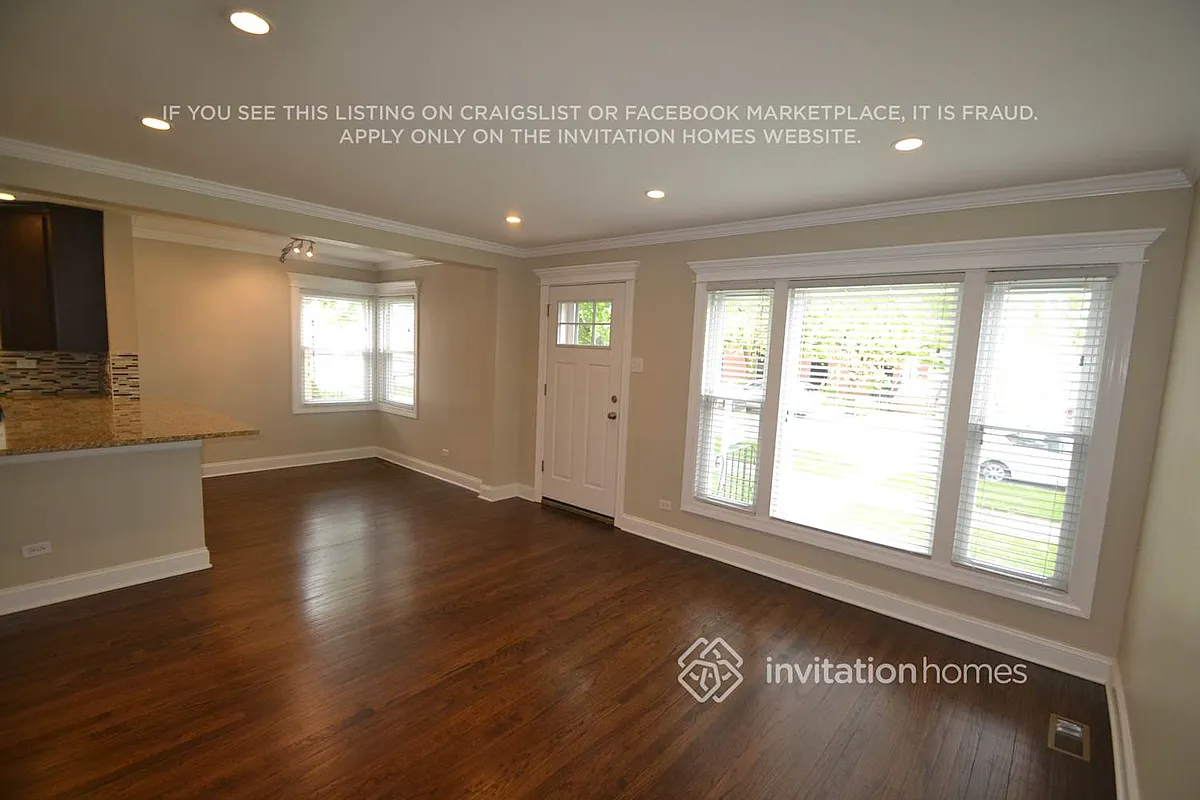 Building Photo - 5550 N Lotus Ave