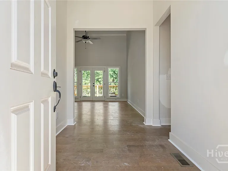 400 Ansley Dr — Photo 6