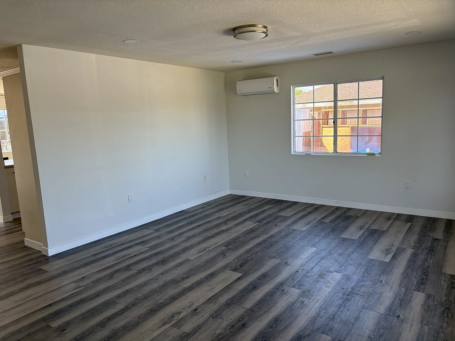 3 bed, 1378 sqft, $3,700 — Photo 2