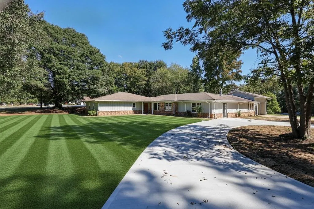 7 bed, 4.5 bath, 3226 sqft, $3,950 — Photo 3