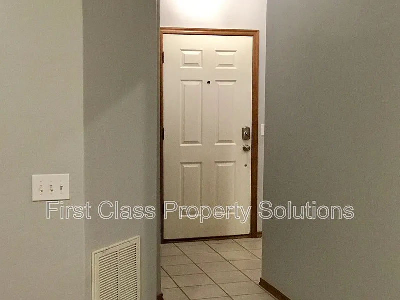 3 bed, 2.0 bath, 1395 sqft, $1,500 — Photo 2