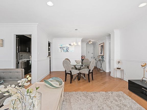 3rd image of 32 Gramercy Park S #9J