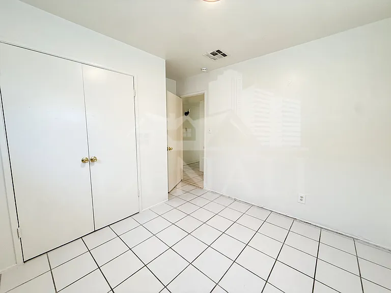 7007 S 8th St — Photo 10