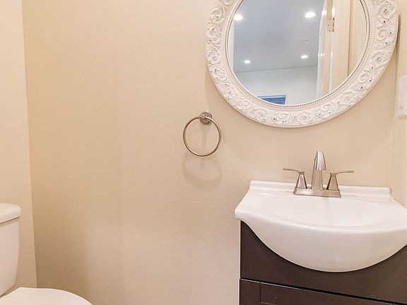 4th image of 3258 Dundas St #3