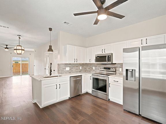 5th image of 577 SCRUB JAY Drive